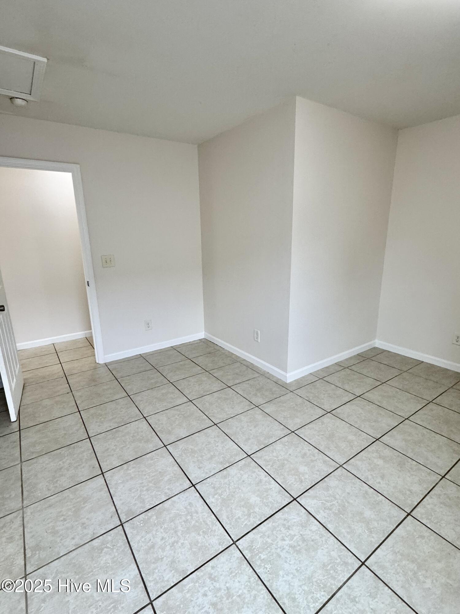 2919 Lee Court, Unit B Greenville, NC 27834 - Photo 9 of 12 IMG_8462