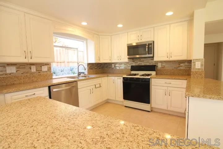 13942 Carmel Ridge Road San Diego, CA 92128 - Photo 3 of 23 Gallery Image 3
