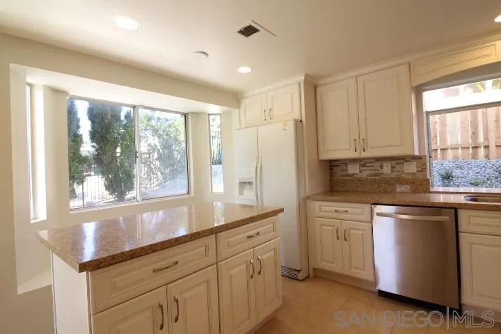 13942 Carmel Ridge Road San Diego, CA 92128 - Photo 4 of 23 Gallery Image 4