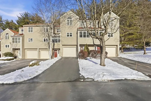 $359,999 | 25 Thayer Pond Drive, Unit 2, Oxford, MA 01537