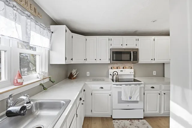 $359,999 | 25 Thayer Pond Drive, Unit 2, Oxford, MA 01537