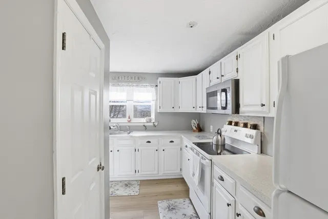 $359,999 | 25 Thayer Pond Drive, Unit 2, Oxford, MA 01537