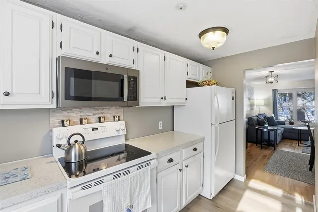 $359,999 | 25 Thayer Pond Drive, Unit 2, Oxford, MA 01537