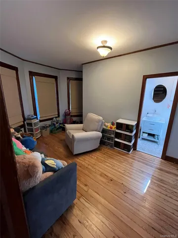 a view of backyard of house with yard