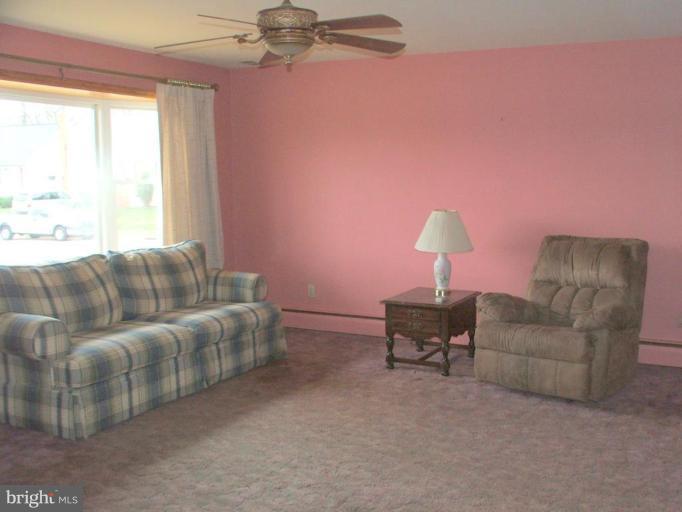 1101 Oakland Terrace Road Halethorpe, MD 21227 - Photo 6 of 21 Large Living Room