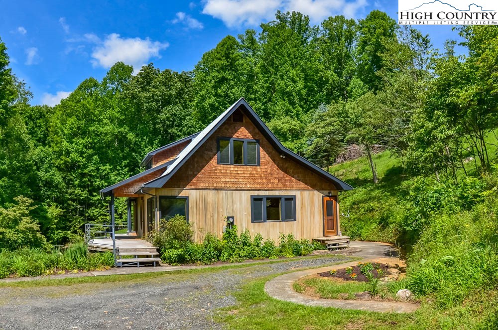 314 Ira Powers Road Lansing, NC 28643 - Photo 3 of 41 Gallery Image 3