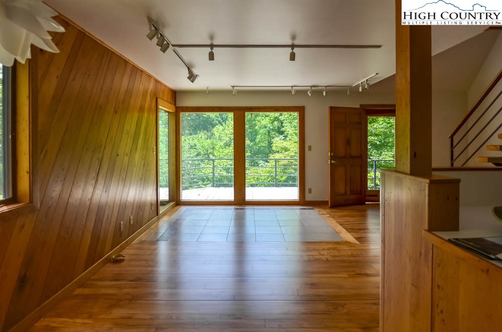 314 Ira Powers Road Lansing, NC 28643 - Photo 9 of 41 Gallery Image 9