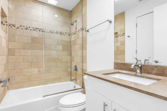 $4,354 | 914 West Hubbard Street, Unit 304, Chicago, IL 60642