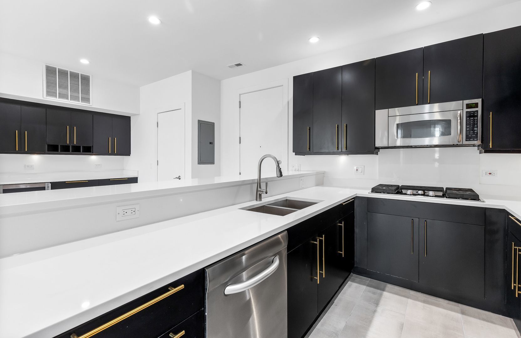 914 West Hubbard Street, Unit 304 Chicago, IL 60642 - Photo 6 of 22