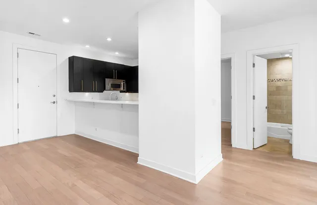 $4,354 | 914 West Hubbard Street, Unit 304, Chicago, IL 60642