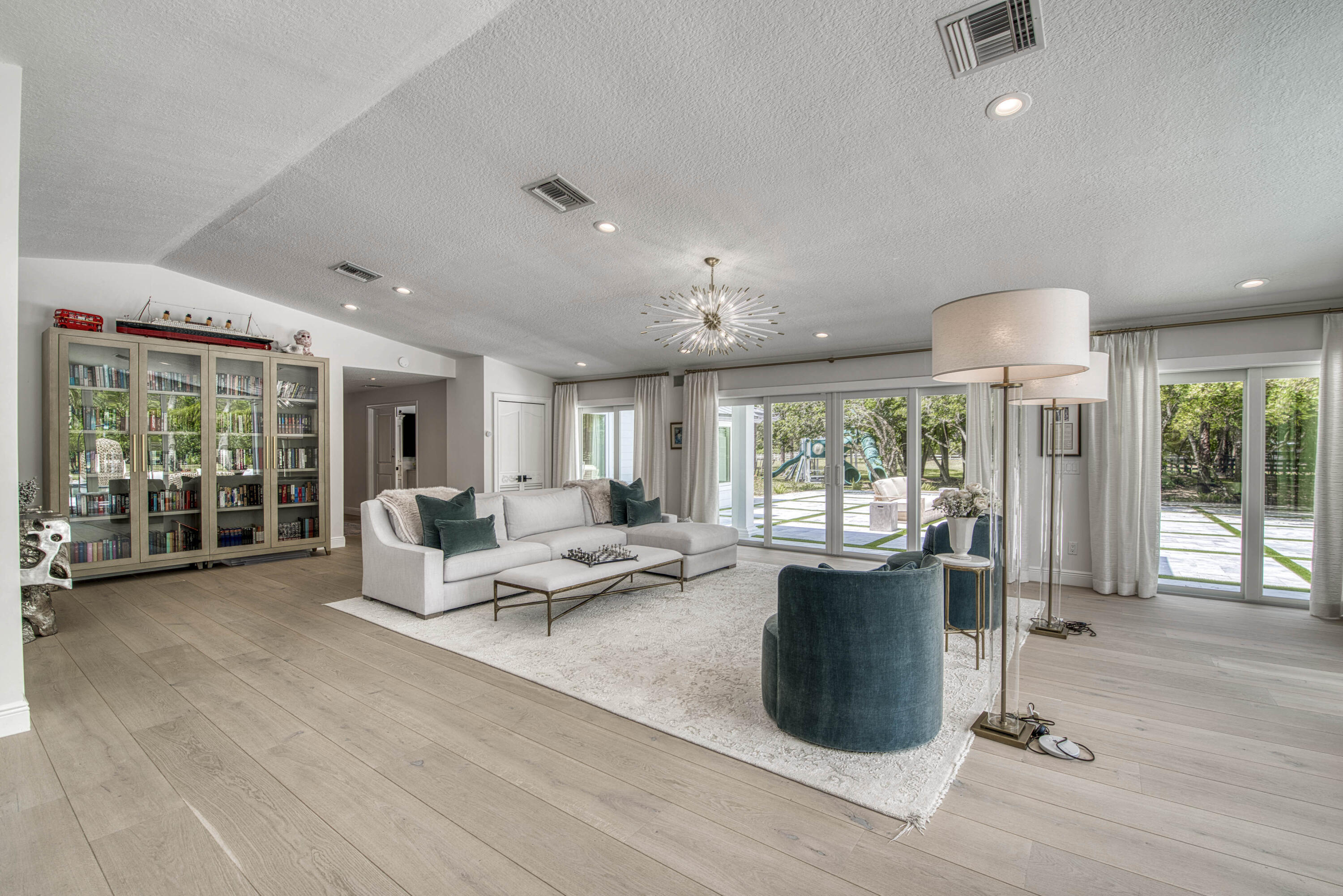 13395 Running Water Road Palm Beach Gardens, FL 33418 - Photo 11 of 112 _IMG0247_HDR