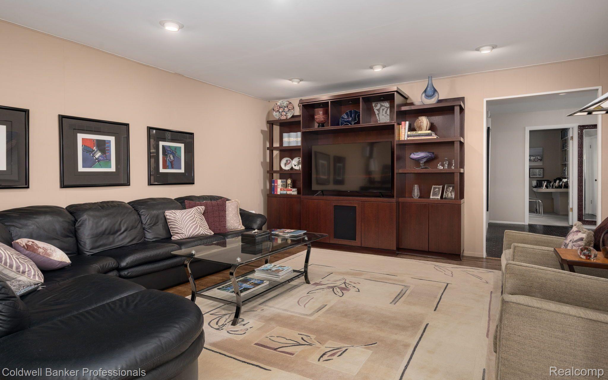 35120 Old Timber Road Farmington, MI 48331 - Photo 10 of 27 Gallery Image 10