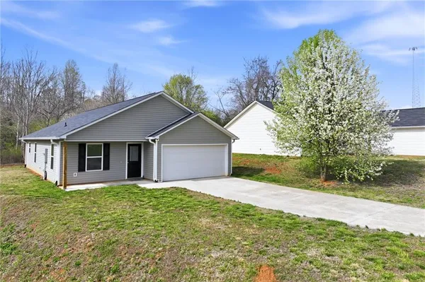 $299,900 | 550 Cypress Drive, Mount Airy, GA 30563