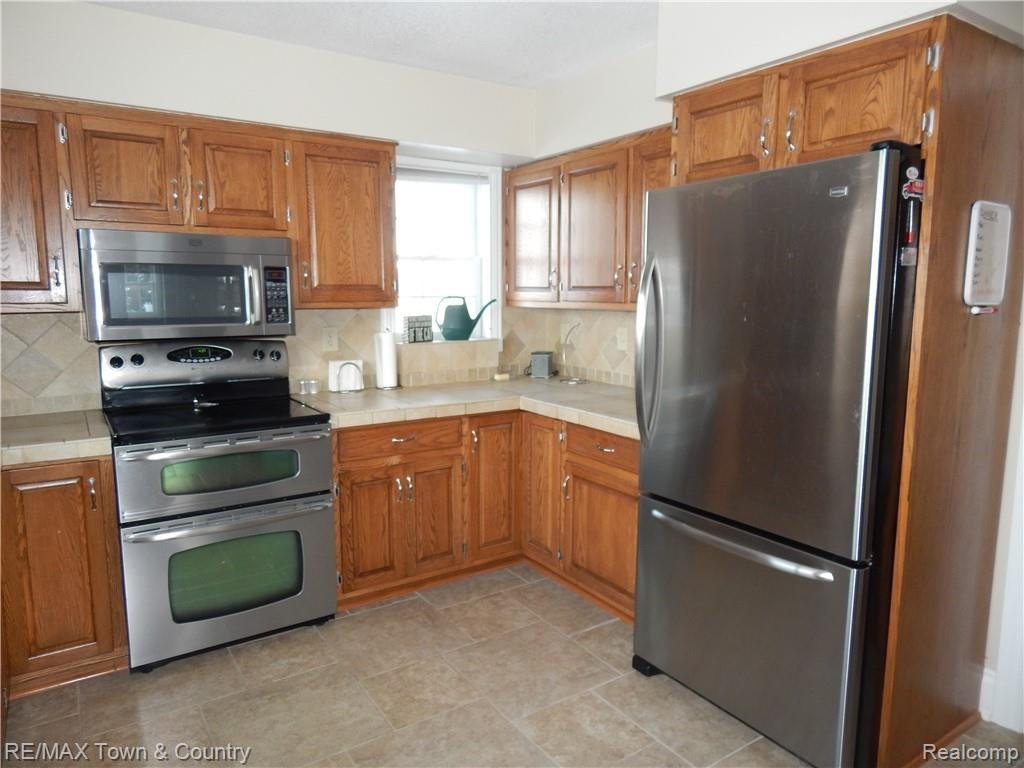 12257 Coldwater Road Flushing, MI 48433 - Photo 12 of 41 DSCN9359.JPG