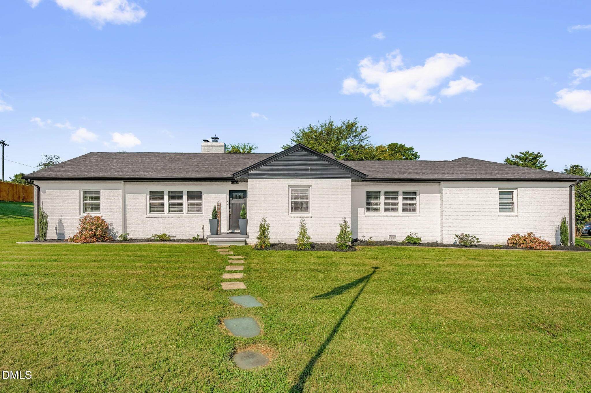 1-web-or-mls-204 Homes Ave-1