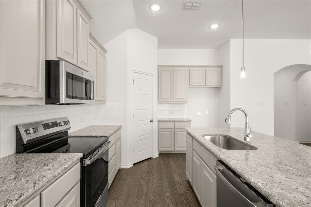1128 Avery Road Granbury, TX 76049 - Photo 19 of 30 1128 Avery- Kitchen-3