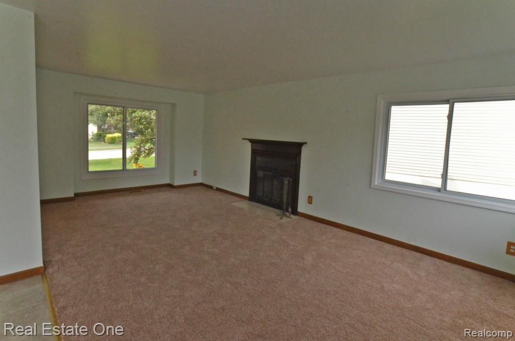 364 Huntington Court Rochester Hills, MI 48307 - Photo 12 of 25