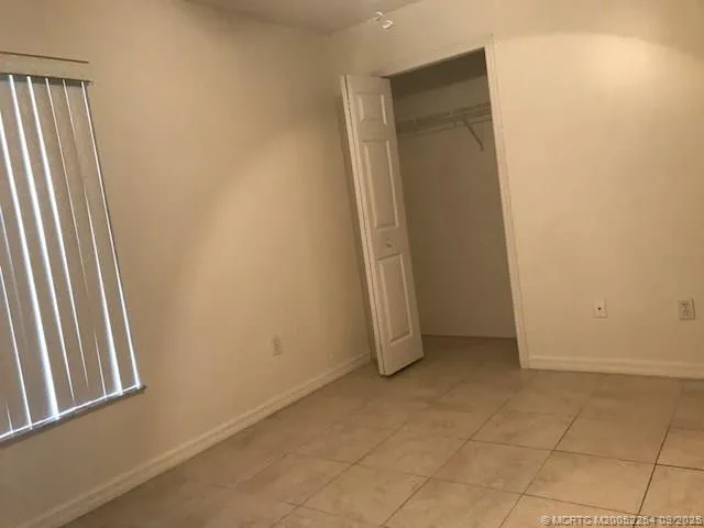 a view of an entryway and livingroom in right side