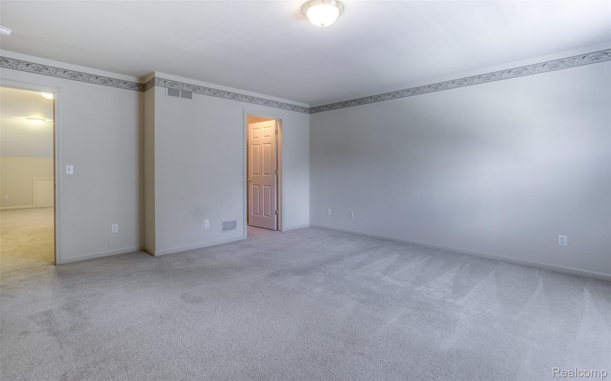 682 West Bluff Court Rochester, MI 48307 - Photo 11 of 37 682 W bluff interiors (5).jpg