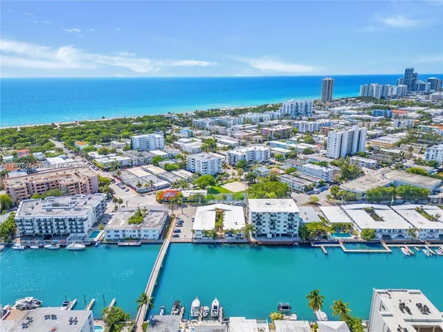 a view of a tennis court