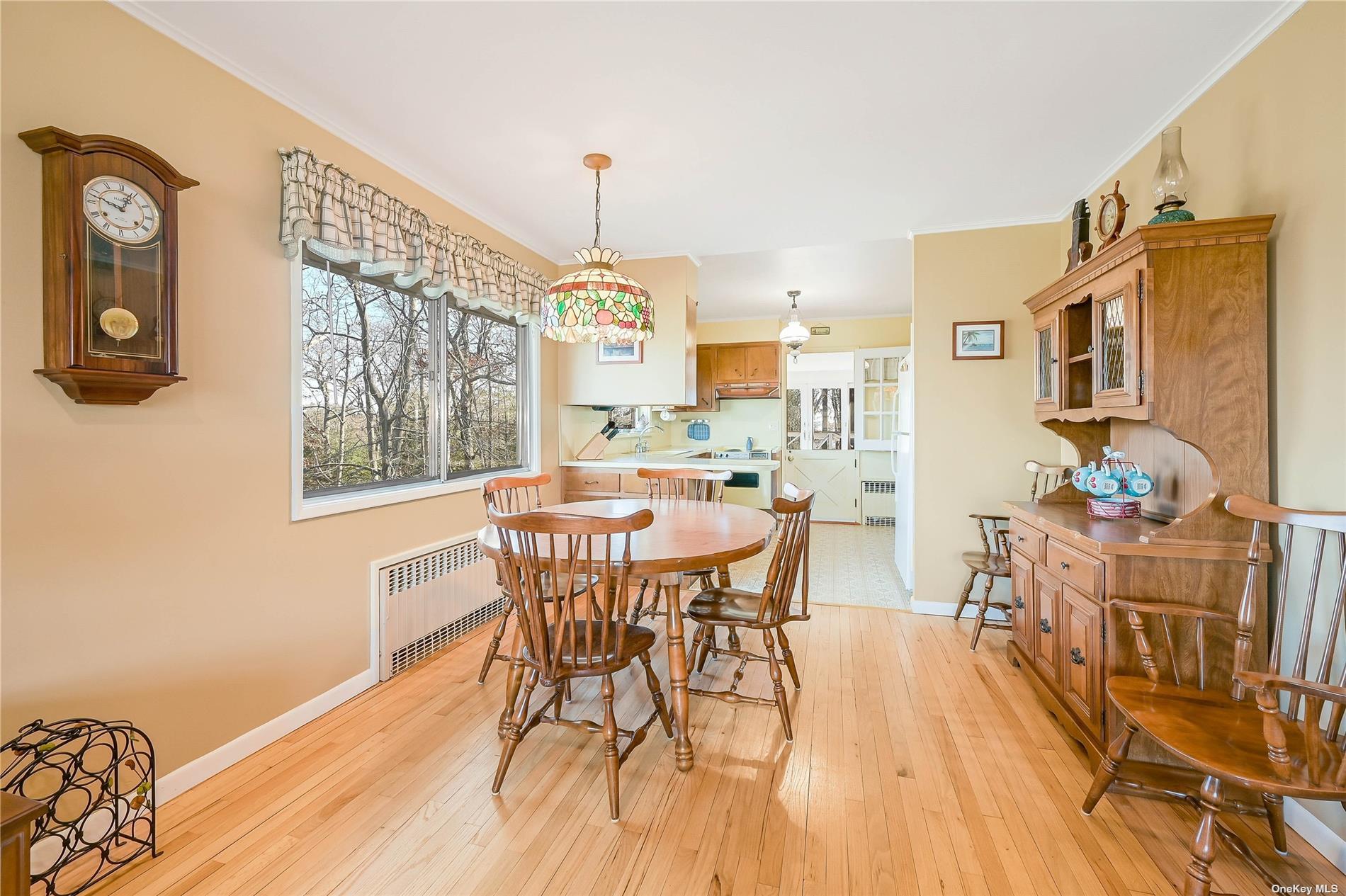 415 Southern Cross Road Cutchogue, NY 11935 - Photo 4 of 14 a view of a dining room with furniture and chandelier