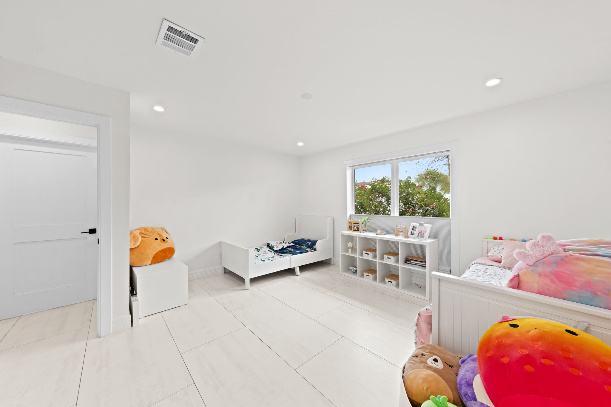 8800 Brae Acres Road Houston, TX 77074 - Photo 19 of 48 Bright natural light floods into the room while offering scenic outdoor views.