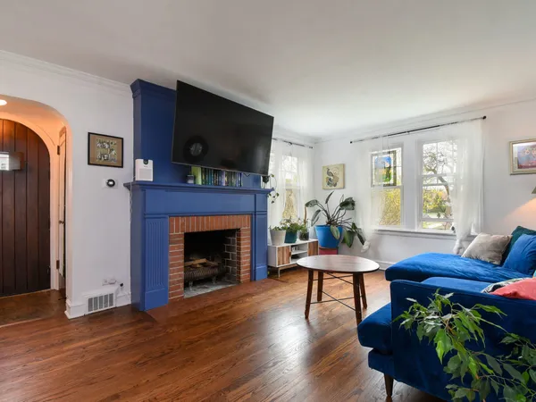 $400,000 | 3517 Hollywood Avenue, Brookfield, IL 60513