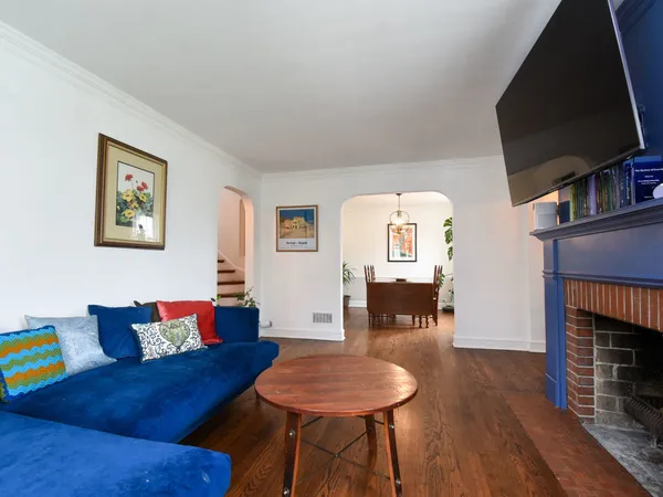 $400,000 | 3517 Hollywood Avenue, Brookfield, IL 60513