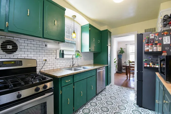 $400,000 | 3517 Hollywood Avenue, Brookfield, IL 60513