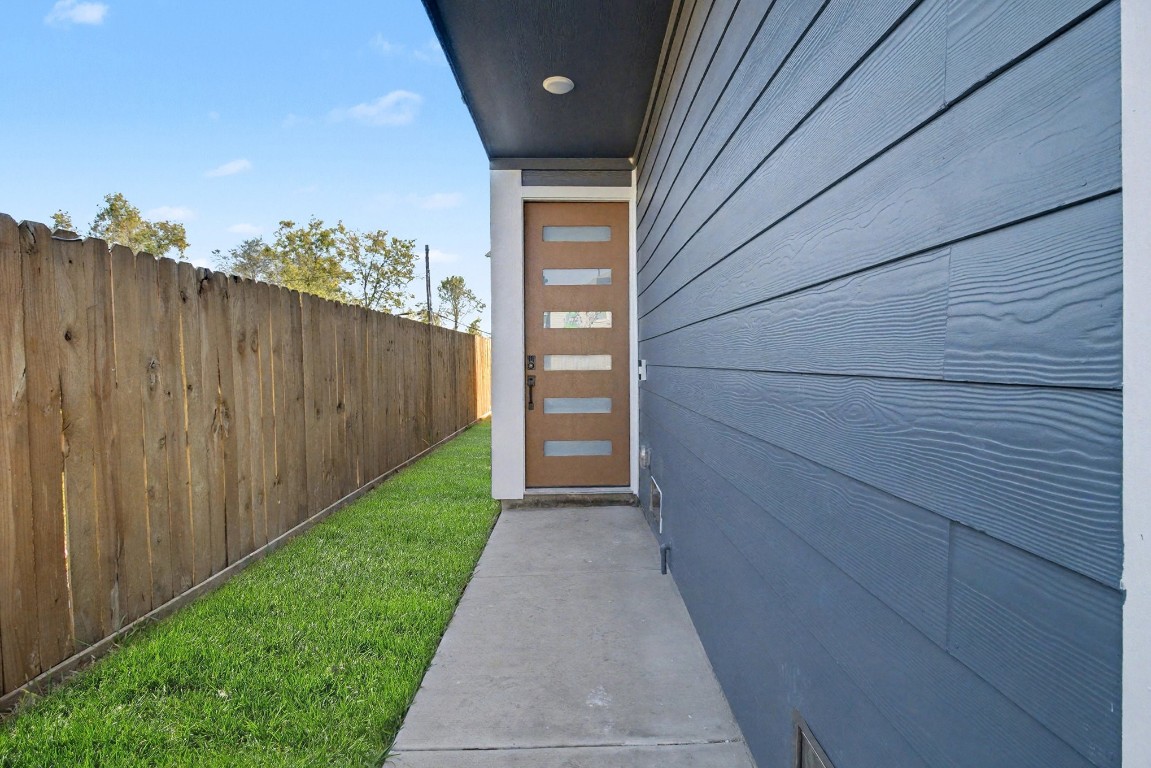 5000 Higgins Street, Unit A AND B Houston, TX 77033 - Photo 4 of 32