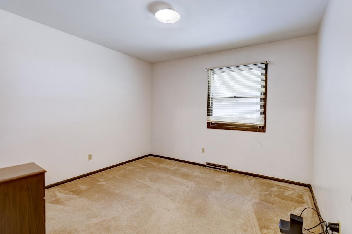 3109 Ashford Lane Madison, WI 53713 - Photo 16 of 32