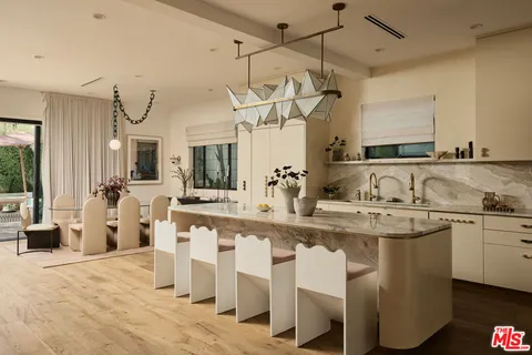 $4,650,000 | 483 South Sherbourne Drive, Los Angeles, CA 90048