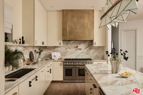 $4,650,000 | 483 South Sherbourne Drive, Los Angeles, CA 90048