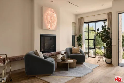 $4,650,000 | 483 South Sherbourne Drive, Los Angeles, CA 90048