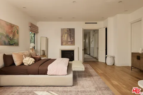 $4,650,000 | 483 South Sherbourne Drive, Los Angeles, CA 90048