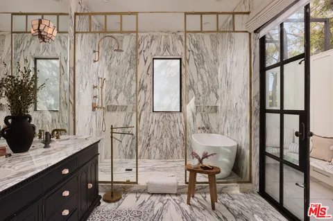 $4,650,000 | 483 South Sherbourne Drive, Los Angeles, CA 90048