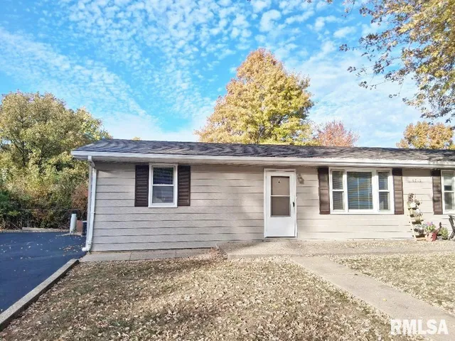 $850 | 5812 West Farmington Road, Unit A, Peoria, IL 61604