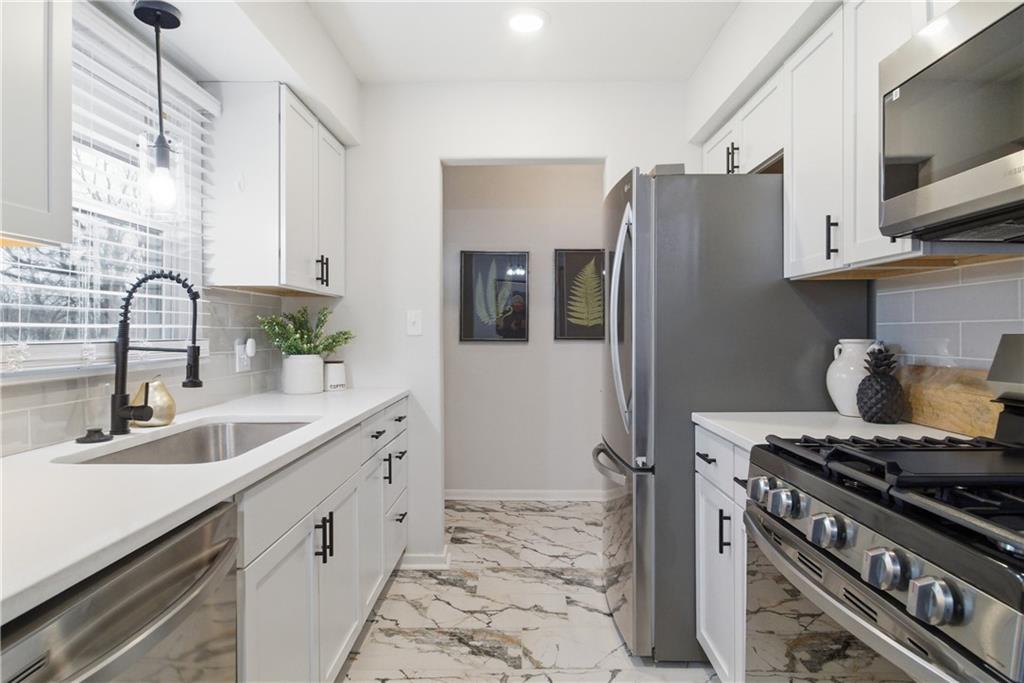 8012 Elm Avenue Raytown, MO 64138 - Photo 4 of 36