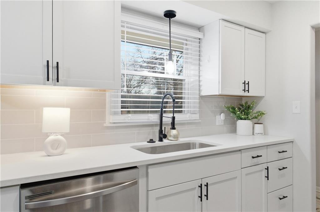 8012 Elm Avenue Raytown, MO 64138 - Photo 5 of 36