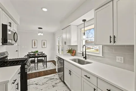 $285,000 | 8012 Elm Avenue, Raytown, MO 64138