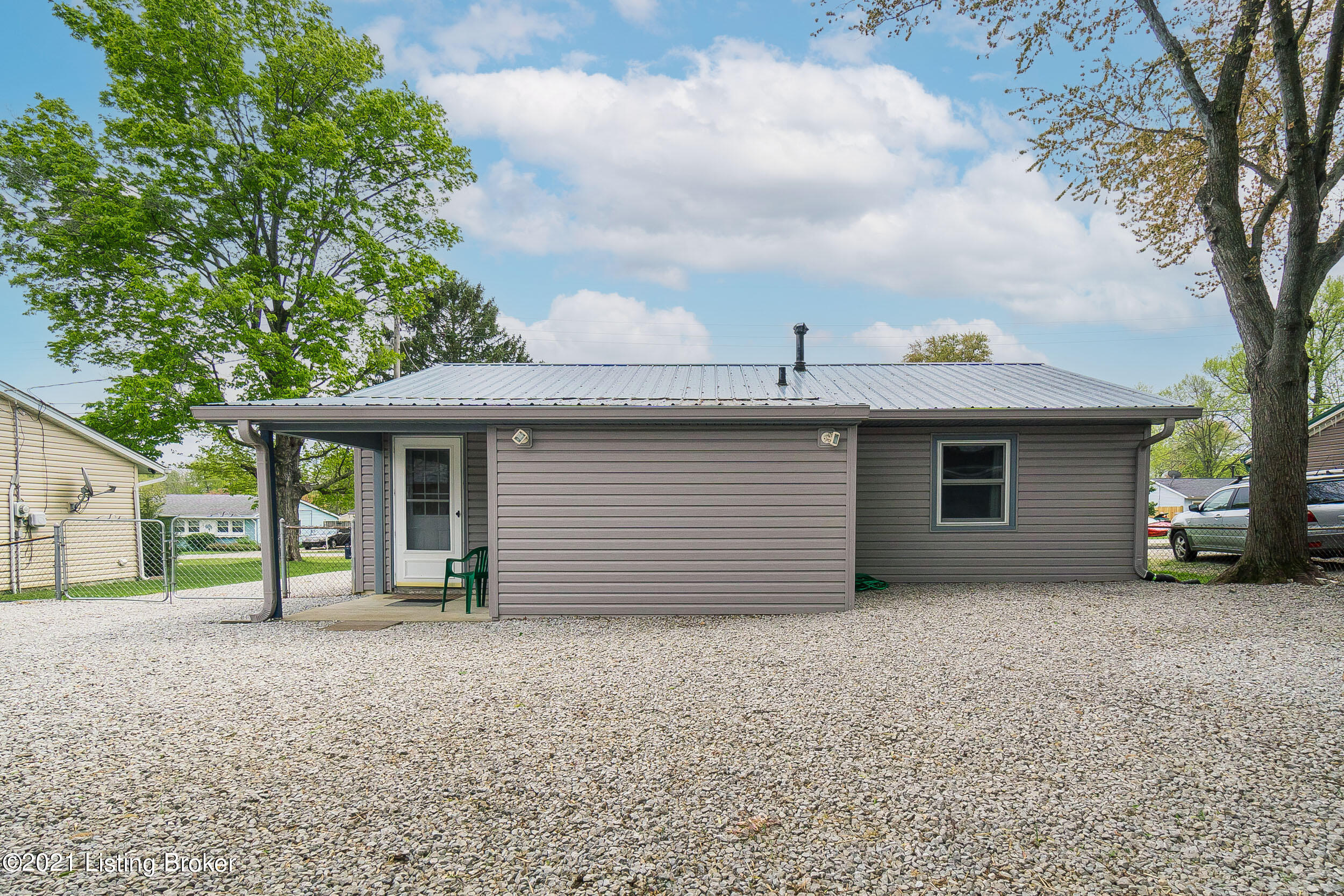 196 Meadowood Road Louisville, KY 40229 - Photo 37 of 53 196 Meadowood Dr-009