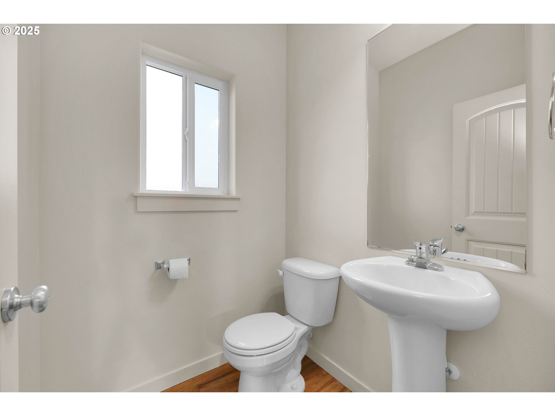 490 Raber Road Eugene, OR 97402 - Photo 12 of 37 a bathroom with a sink toilet and mirror