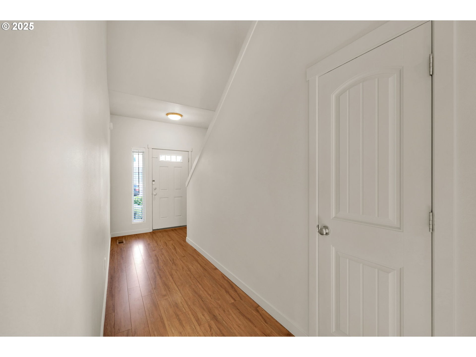 490 Raber Road Eugene, OR 97402 - Photo 14 of 37 a view of an empty room and wooden floor
