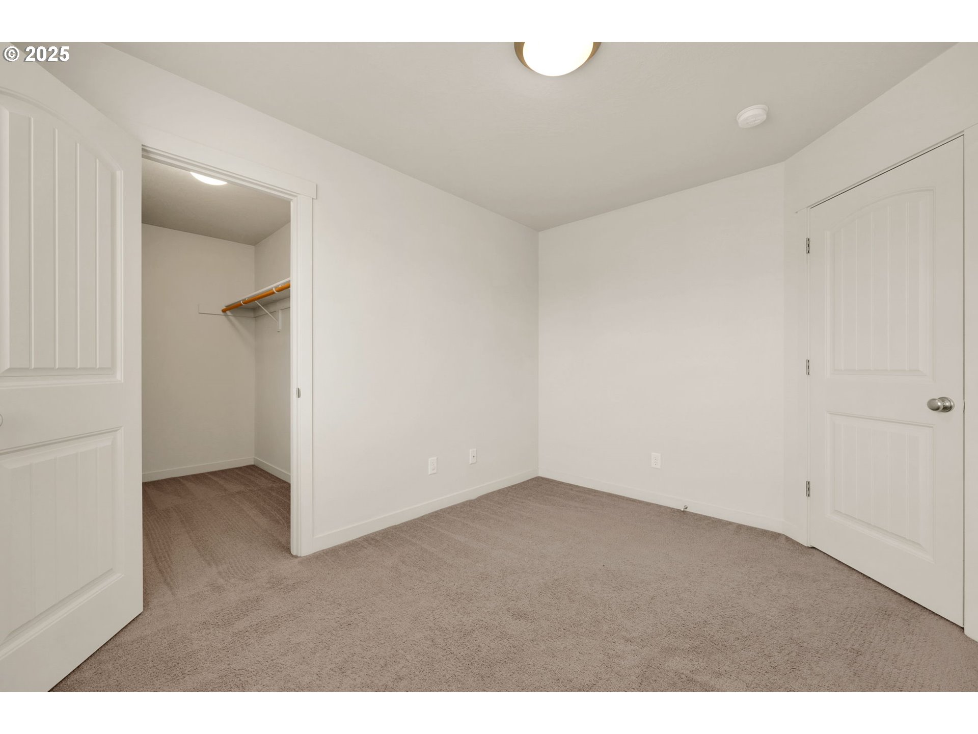490 Raber Road Eugene, OR 97402 - Photo 25 of 37 a view of an empty room