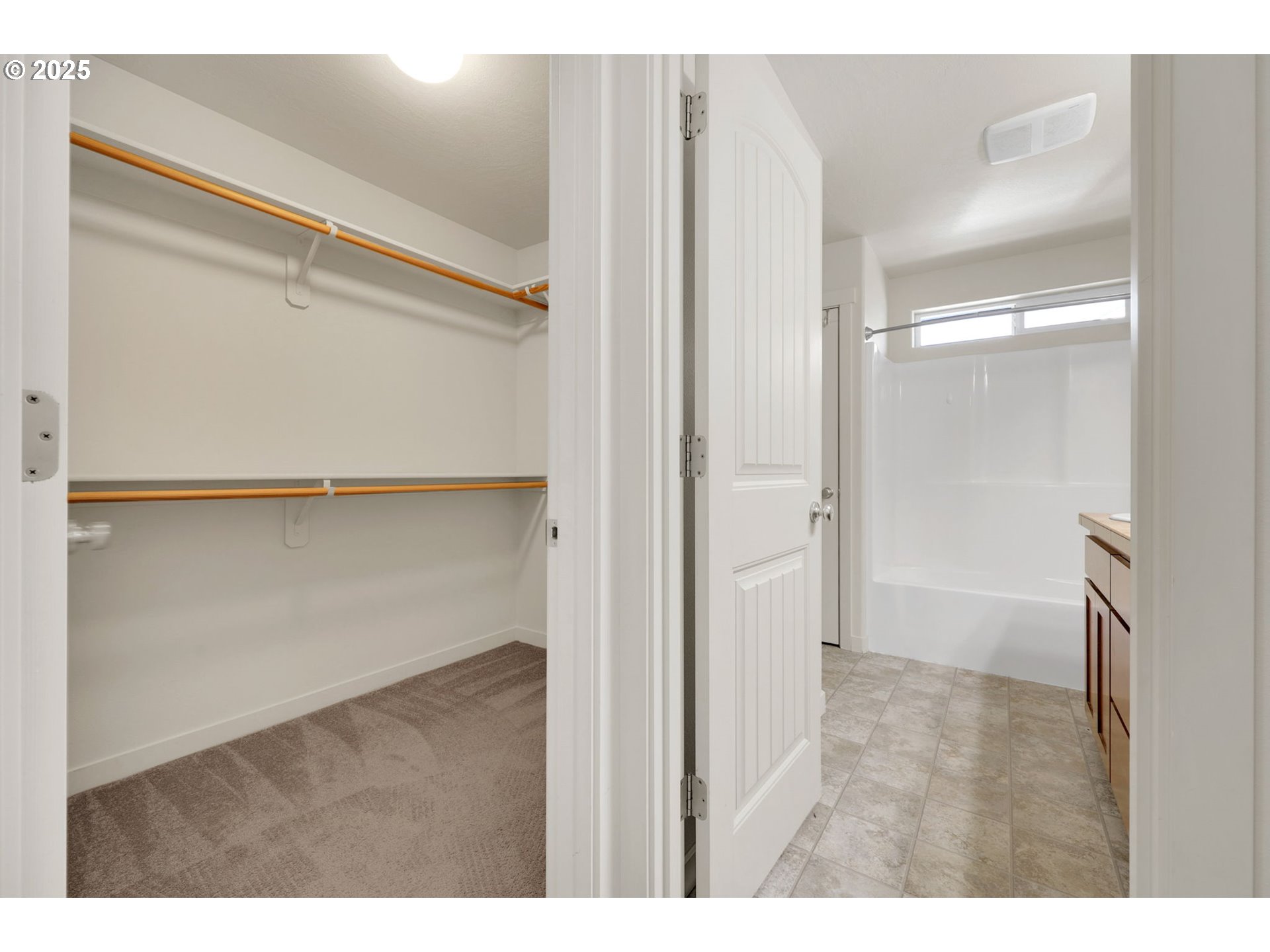 490 Raber Road Eugene, OR 97402 - Photo 29 of 37 a view of an empty room