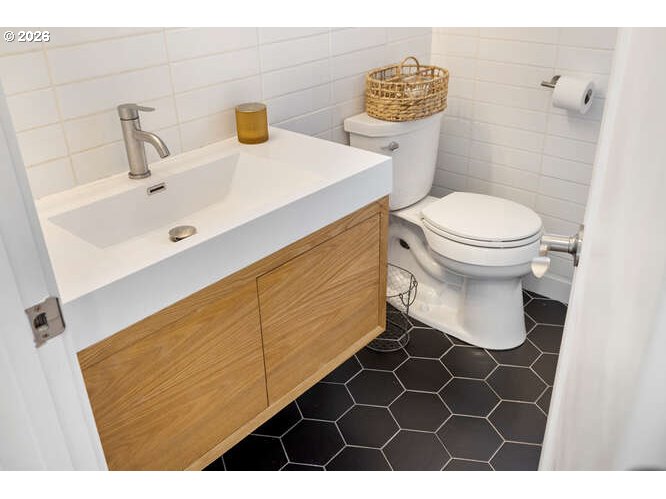 2738 Southwest Moss Street Portland, OR 97219 - Photo 18 of 46