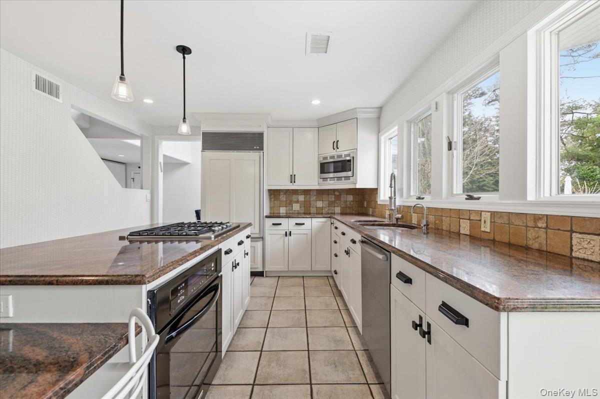 1040 Links Road Woodmere, NY 11598 - Photo 12 of 50