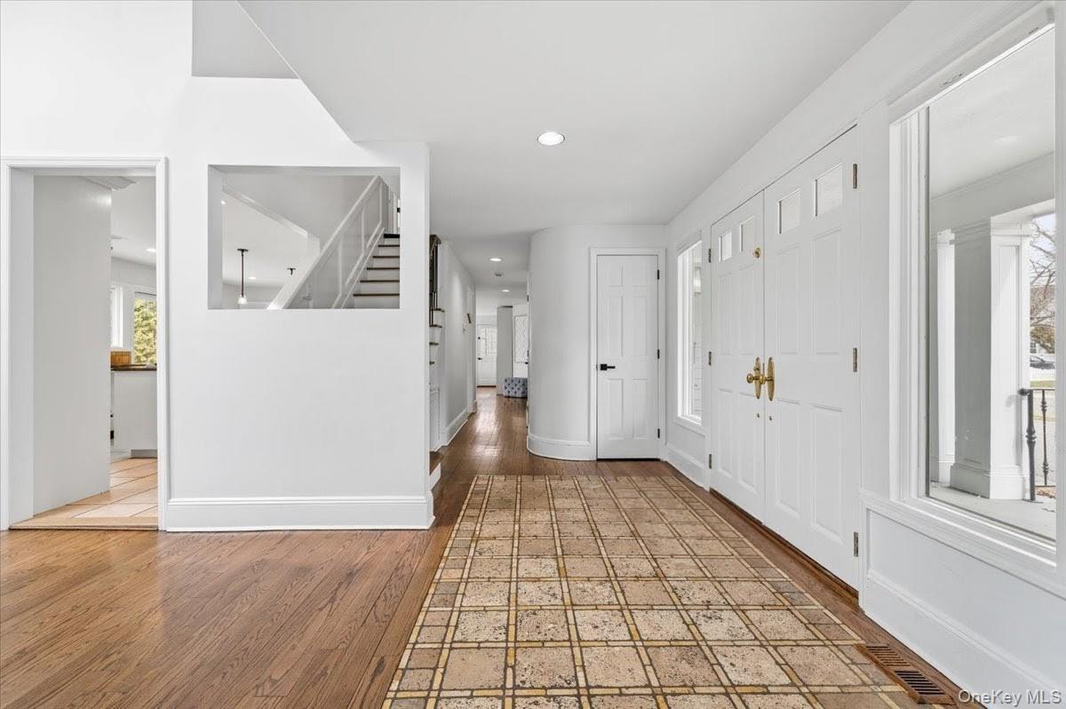 1040 Links Road Woodmere, NY 11598 - Photo 3 of 50