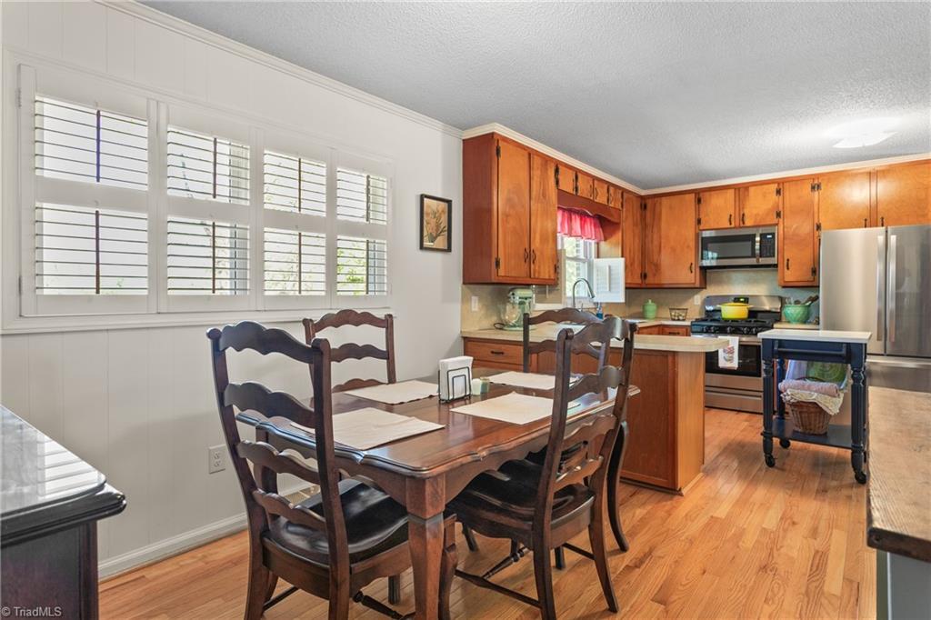 361 Longhook Road Eden, NC 27288 - Photo 9 of 43 Kitchen and Dining