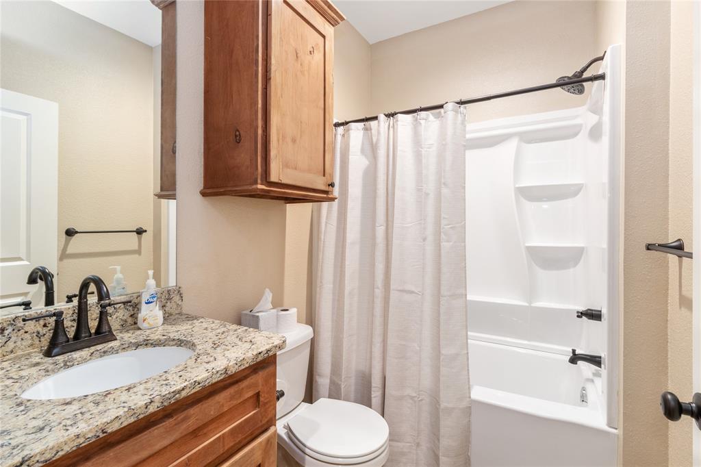 700 High Road Coleman, TX 76834 - Photo 17 of 24 Guest Bathroom